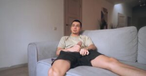 ¡Ashly Rabbit, Criada Cachonda, Se Traga y Cabalga Polla Enorme Sin Control! Image