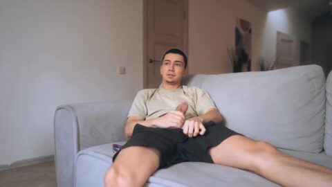 ¡Ashly Rabbit, Criada Cachonda, Se Traga y Cabalga Polla Enorme Sin Control! Image