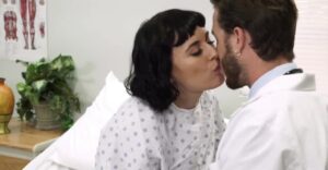 ¡Olive Glass Follada Salvajemente por su Doctor Cachondo en la Consulta! Image